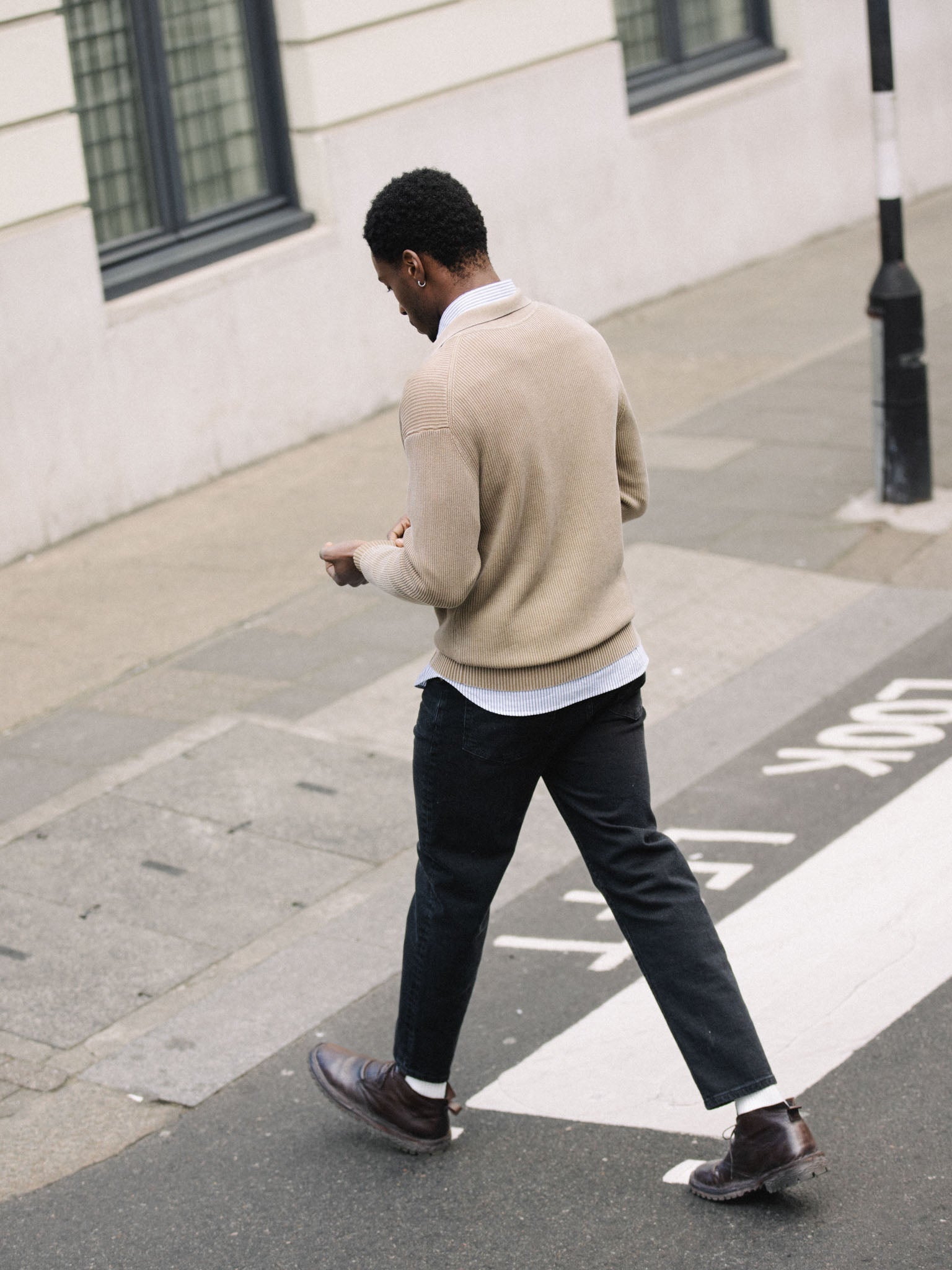 Modelshot / Black Denim / Detail